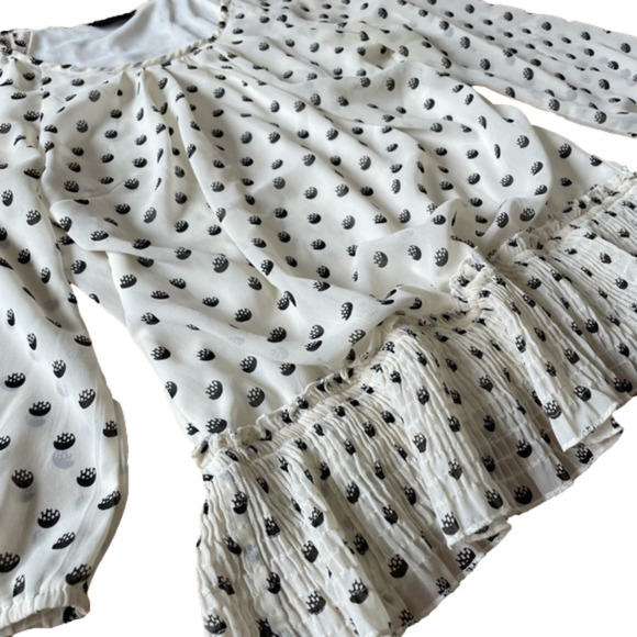 Ruffled Black and White Patterned Vero Moda Blouse Size Small - Picture 3 of 4